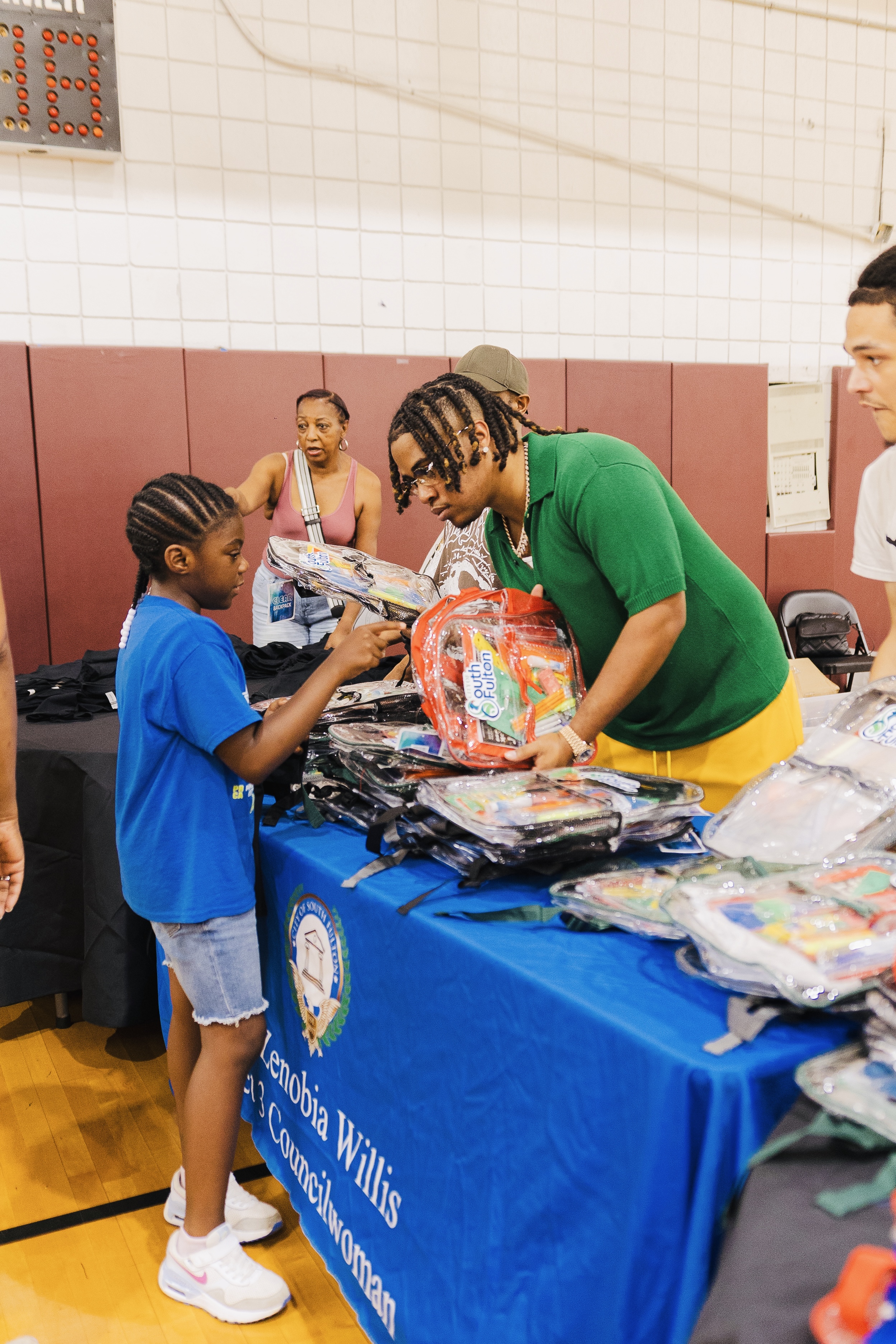Turbo giving a young girl a bookbag